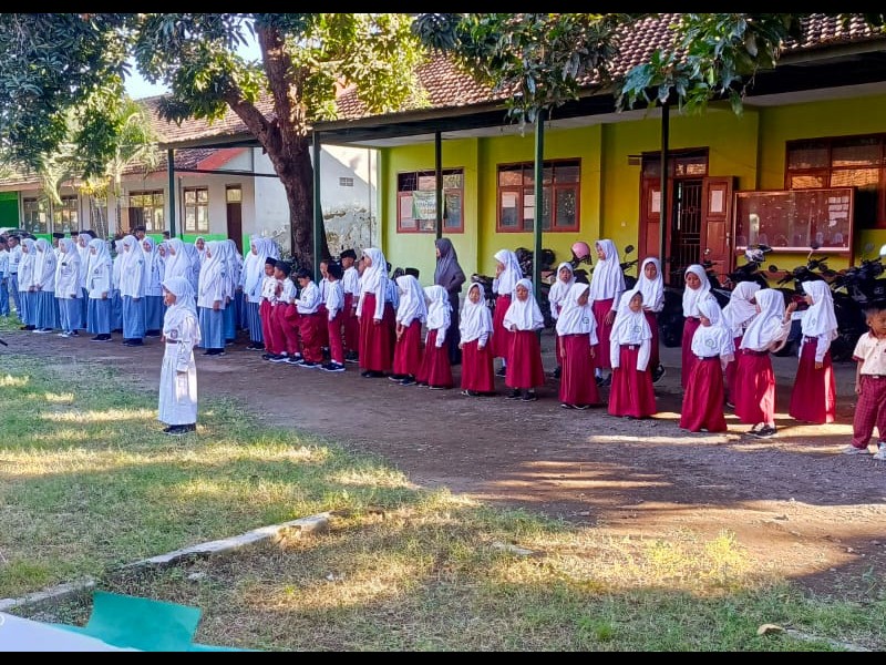 UPACARA RUTIN HARI SENIN DI SD ISLAM AL MUNIR 11 AGUSTUS 2025